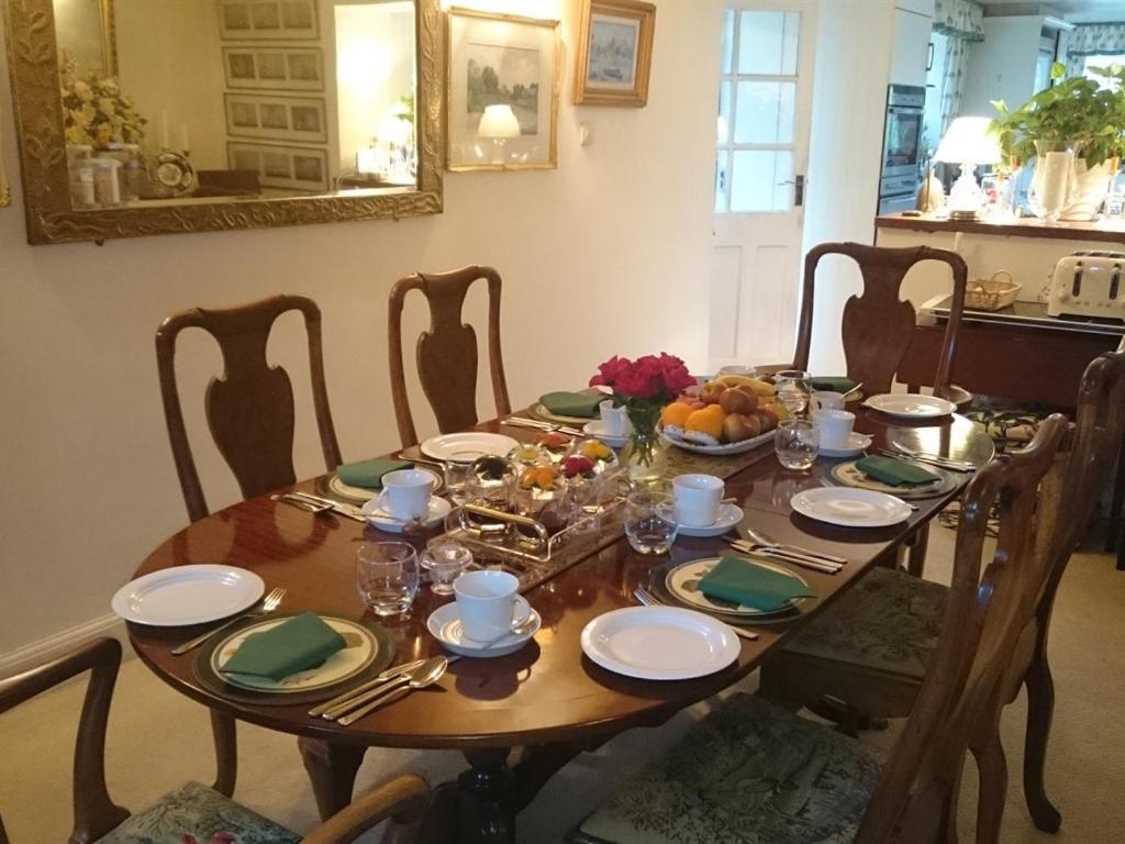 לינה וארוחת בוקר Sulgrave Stone House חדר תמונה